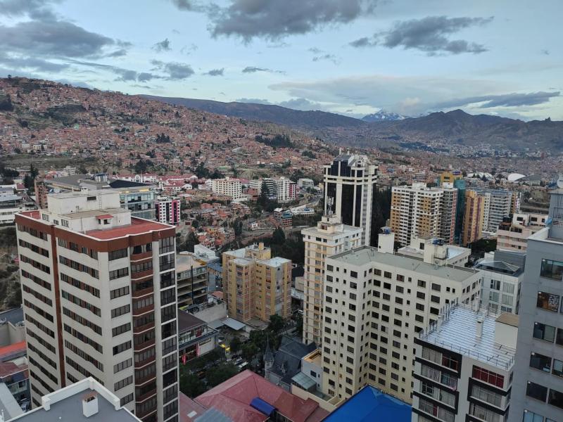 Departamento con vistas unicas Paso a Embajadas Sopocachi - image 9
