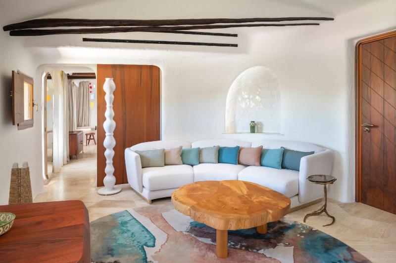 Contemporary Deluxe Suite, king bed, Inner View, terrace image 3