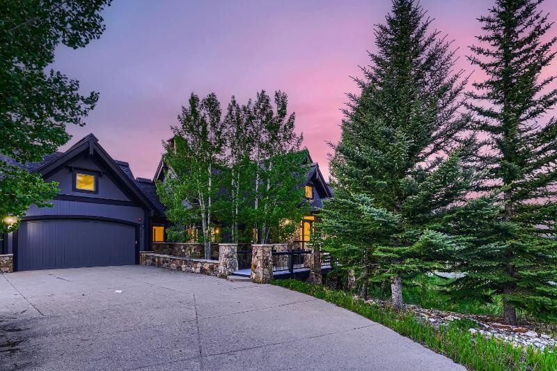 NEW LISTING! Après & Fairway Retreat home - image 2
