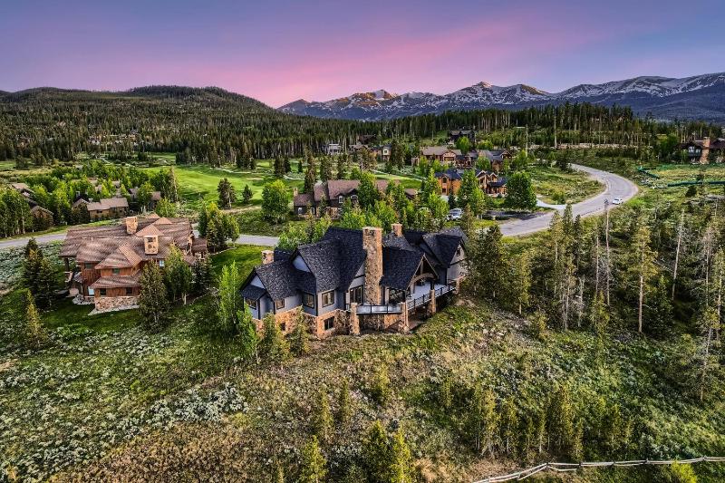 NEW LISTING! Après & Fairway Retreat home - image 45