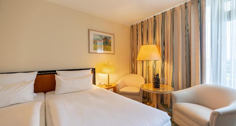 Double Room with Garden View image 4