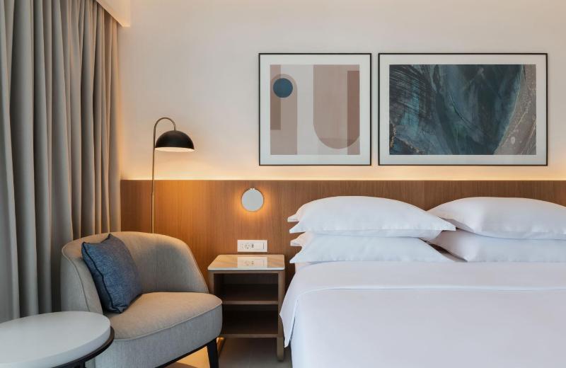 Double Room with Balcony image 4