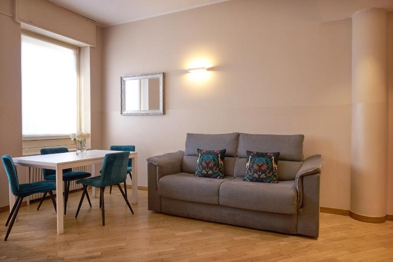 One-Bedroom Apartment - Via Dogana 3 image 4
