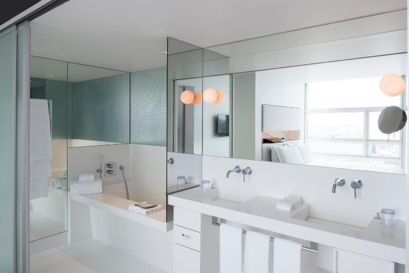 SO King Studio with Ferris Wheel or Newstower View image 2