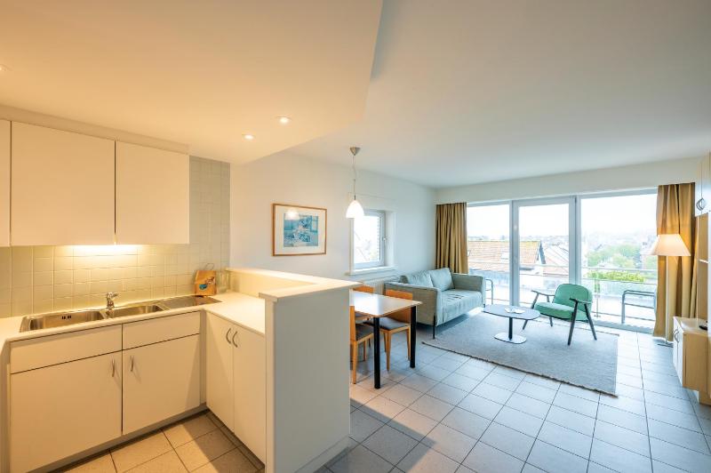 One-Bedroom Apartment with City View image 3