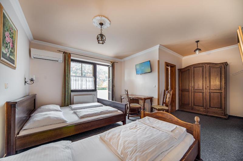 Superior Triple Room with Balcony and Free Parking image 1