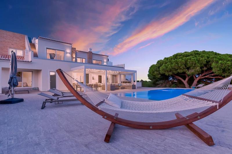 Villa Goldeneye - Luxury 6 Bedroom Villa - image 1