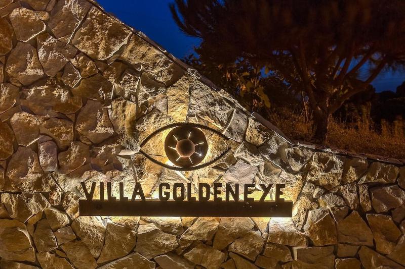 Villa Goldeneye - Luxury 6 Bedroom Villa - image 19