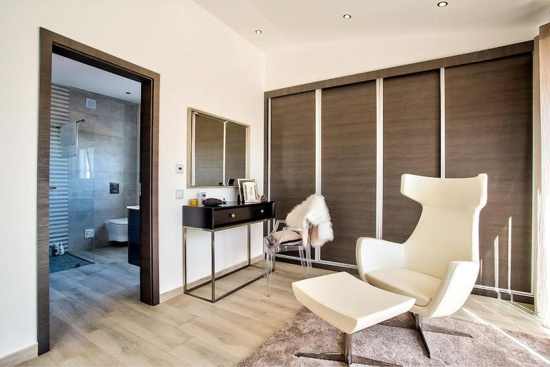 Villa Goldeneye - Luxury 6 Bedroom Villa - image 28