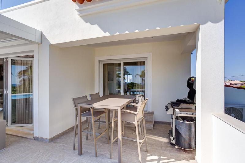 Villa Goldeneye - Luxury 6 Bedroom Villa - image 4