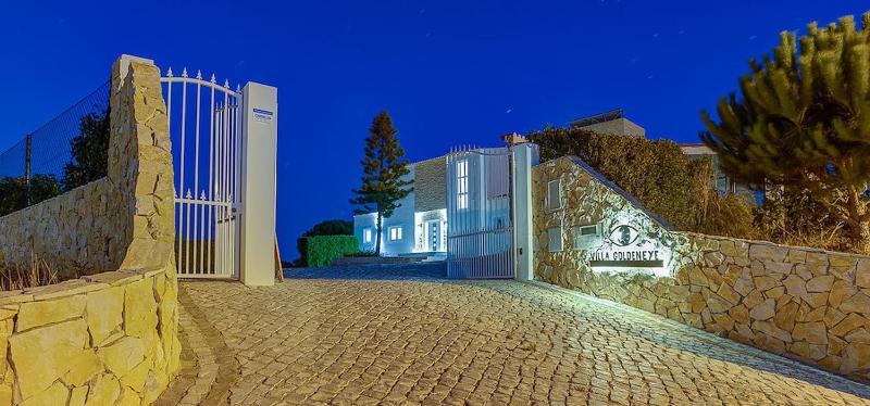 Villa Goldeneye - Luxury 6 Bedroom Villa - image 12