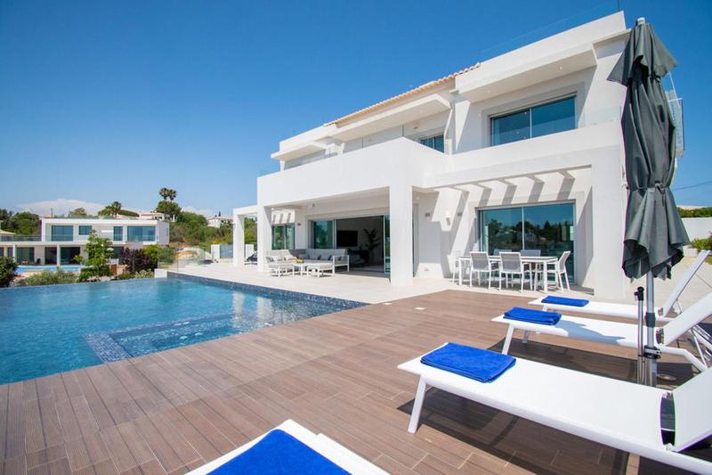 Casa da Lua - Luxury 4-Bedroom Villa with Pool - image 1