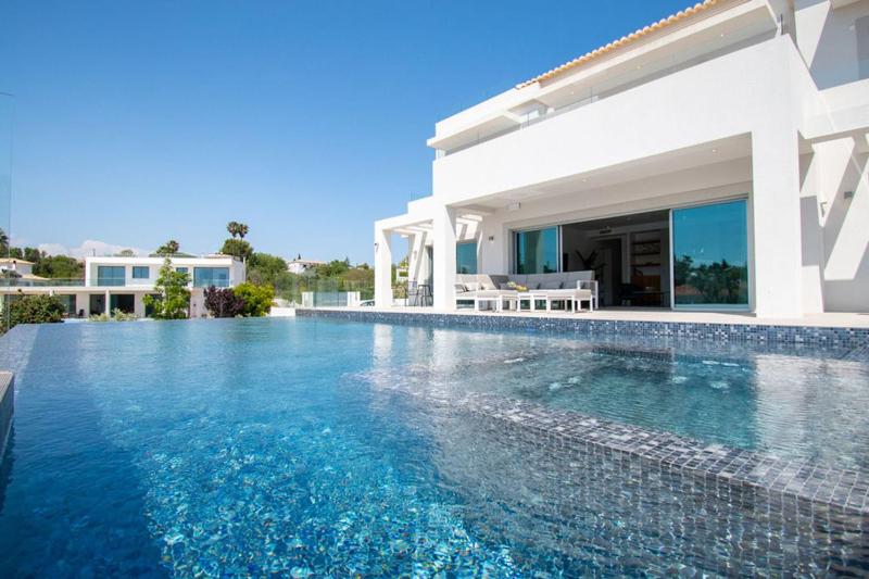 Casa da Lua - Luxury 4-Bedroom Villa with Pool - image 15