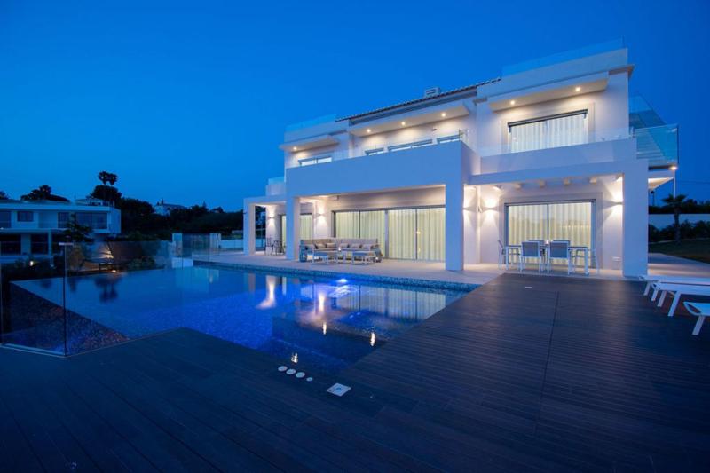 Casa da Lua - Luxury 4-Bedroom Villa with Pool - image 45