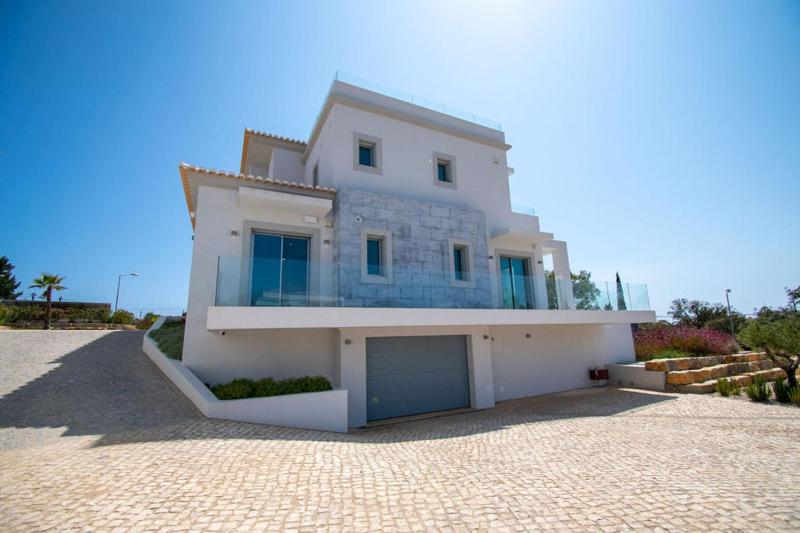 Casa da Lua - Luxury 4-Bedroom Villa with Pool - image 11