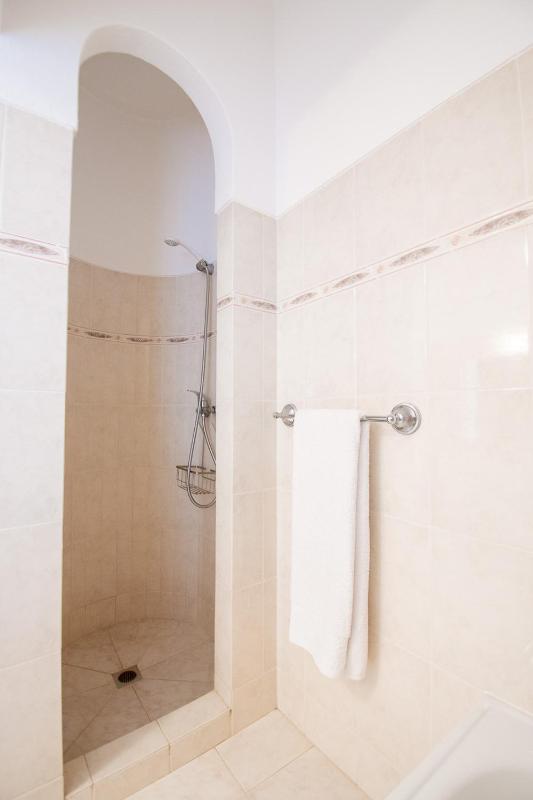 Casa Filipa Lower Floor - Charming 3-Bedroom Villa with Heated Pool - image 25