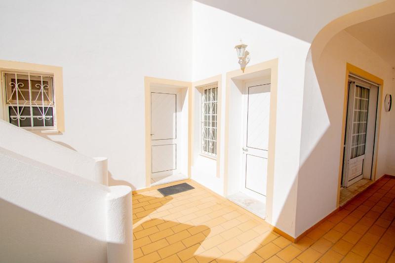 Casa Filipa Lower Floor - Charming 3-Bedroom Villa with Heated Pool - image 36