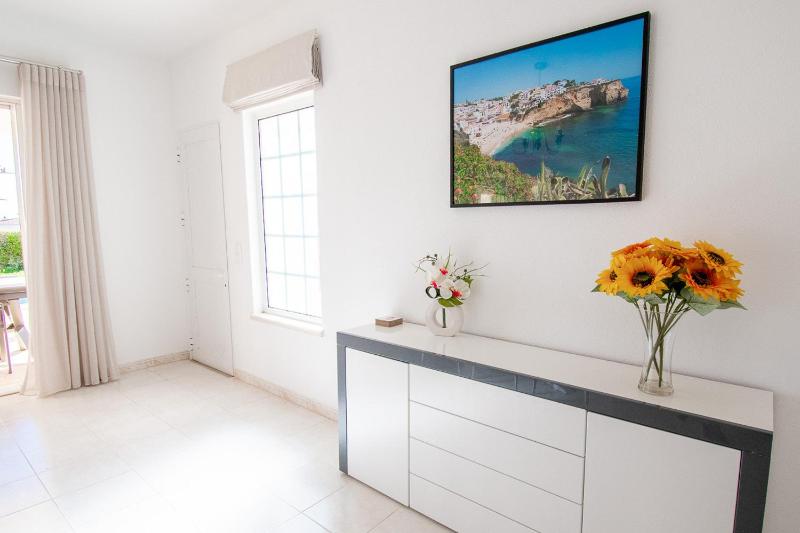 Casa Filipa Lower Floor - Charming 3-Bedroom Villa with Heated Pool - image 30