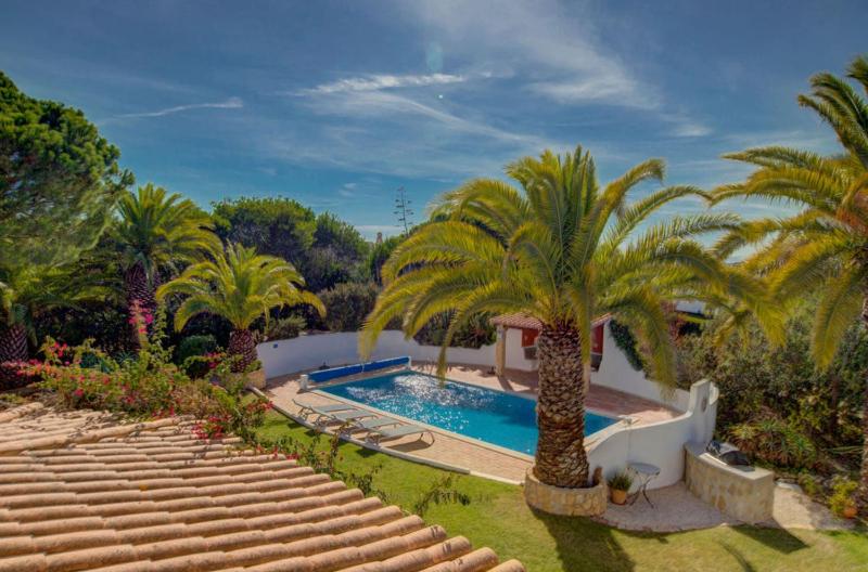 Villa Barlavento - Stunning 4-Bedroom Villa with Tennis Court - image 7
