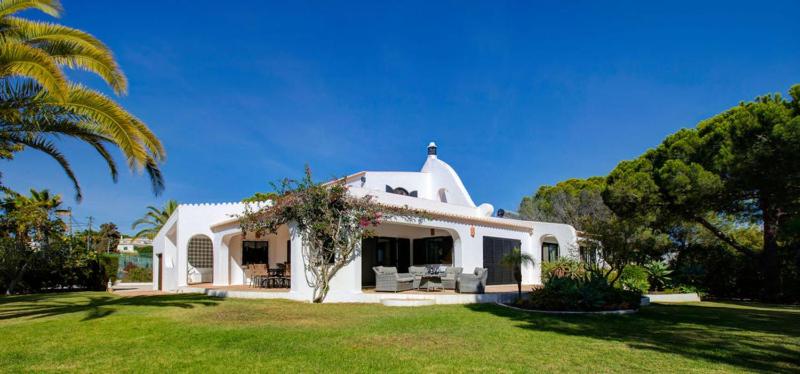 Villa Barlavento - Stunning 4-Bedroom Villa with Tennis Court - image 9