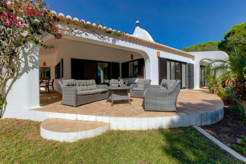 Villa Barlavento - Stunning 4-Bedroom Villa with Tennis Court - image 6
