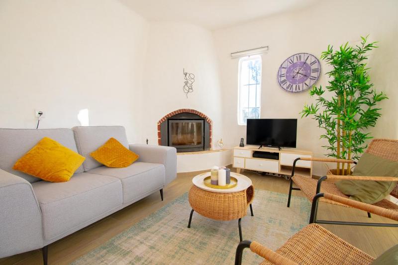 C65 Quinta do Paraiso - Charming 2-Bedroom Bungalow - image 5