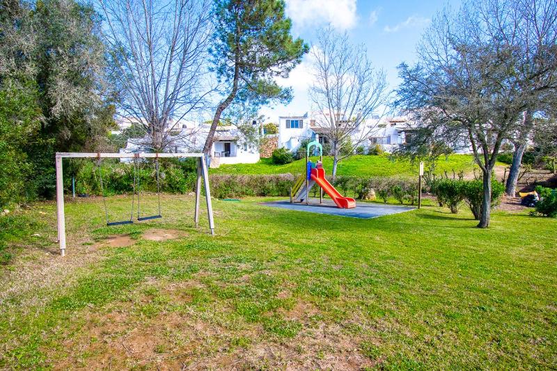 C65 Quinta do Paraiso - Charming 2-Bedroom Bungalow - image 25