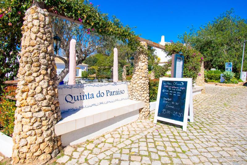C65 Quinta do Paraiso - Charming 2-Bedroom Bungalow - image 42