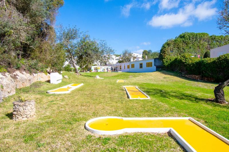 C65 Quinta do Paraiso - Charming 2-Bedroom Bungalow - image 9