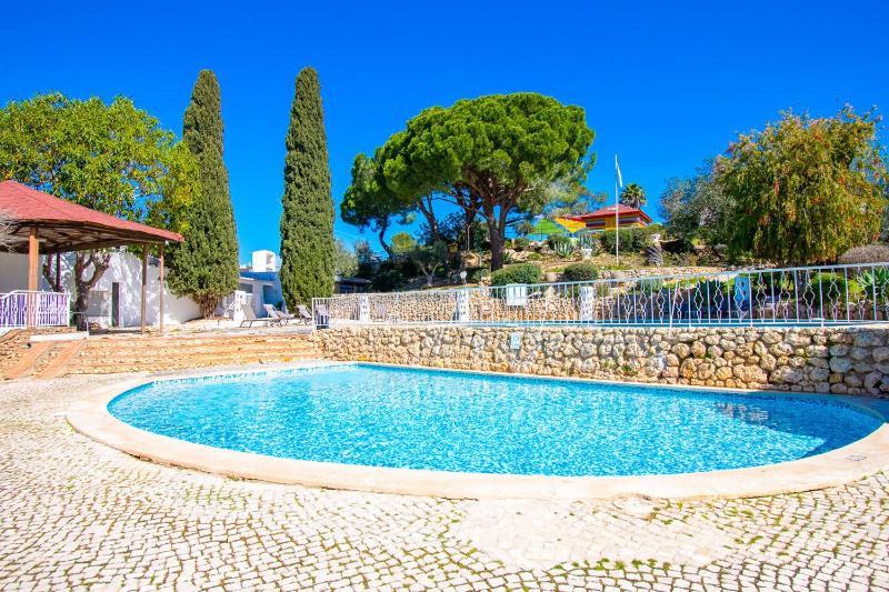 C65 Quinta do Paraiso - Charming 2-Bedroom Bungalow - image 31