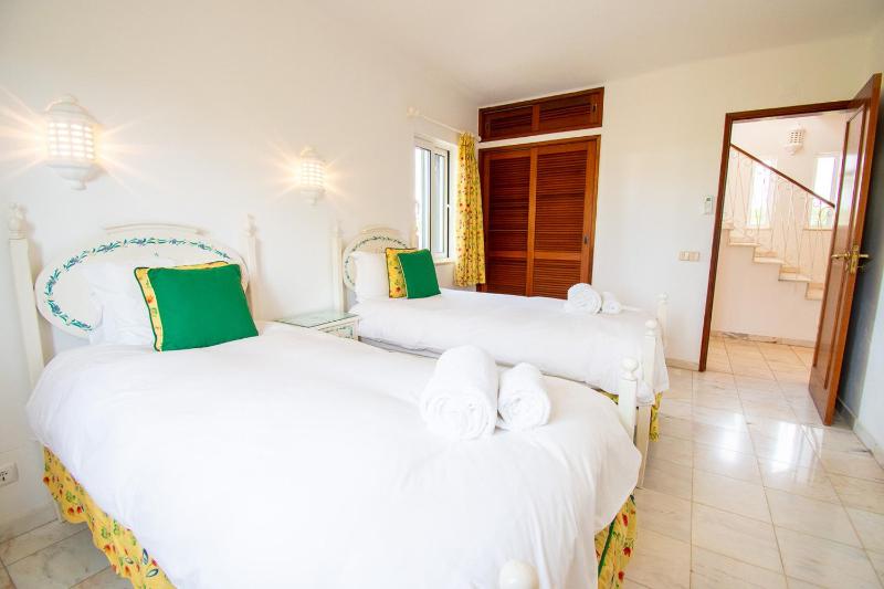 Casa Miguel - Family-Friendly 3-Bedroom Villa with Private Pool - image 8