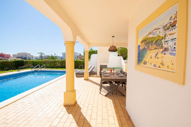 Casa Filipa Full house - Spacious Villa with Private Pool & Jacuzzi - image 6