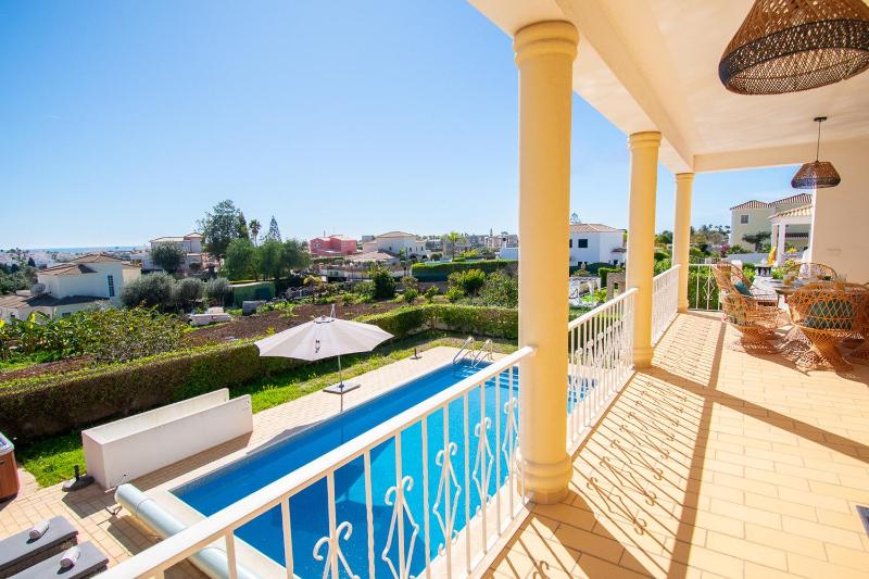 Casa Filipa Full house - Spacious Villa with Private Pool & Jacuzzi - image 9