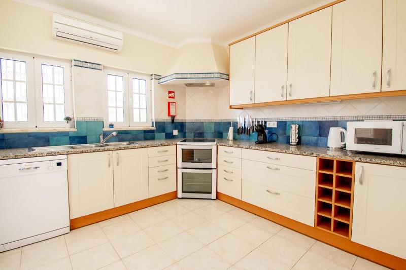 Casa Filipa Full house - Spacious Villa with Private Pool & Jacuzzi - image 43