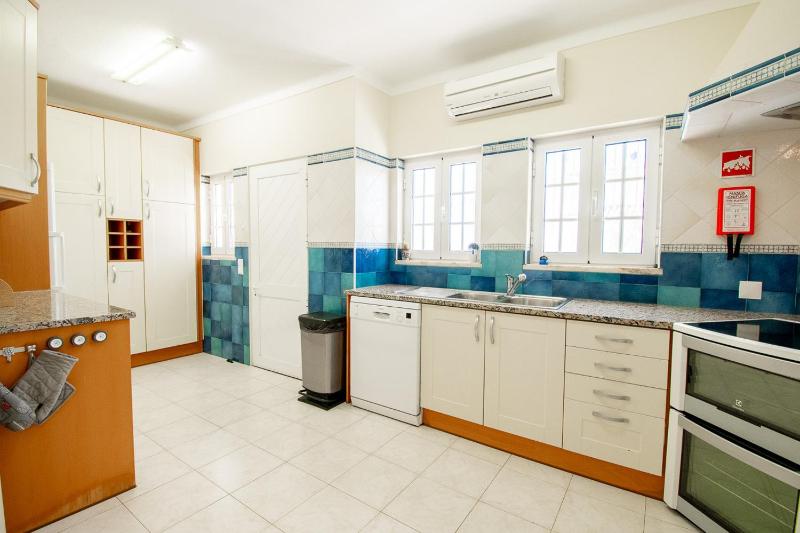 Casa Filipa Full house - Spacious Villa with Private Pool & Jacuzzi - image 48