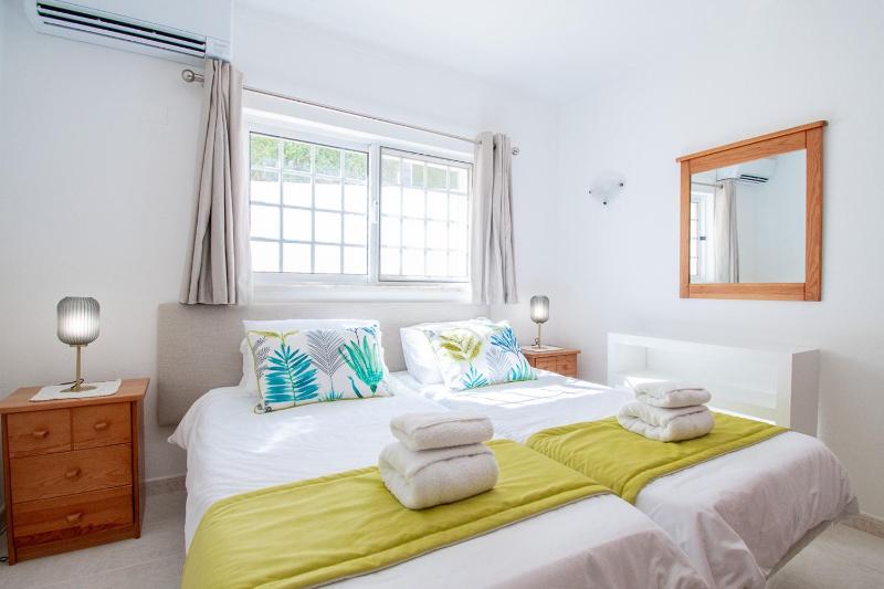 Casa Filipa Full house - Spacious Villa with Private Pool & Jacuzzi - image 19
