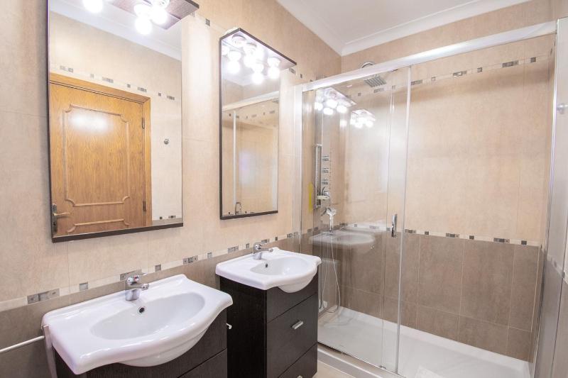 Casa Filipa Full house - Spacious Villa with Private Pool & Jacuzzi - image 13
