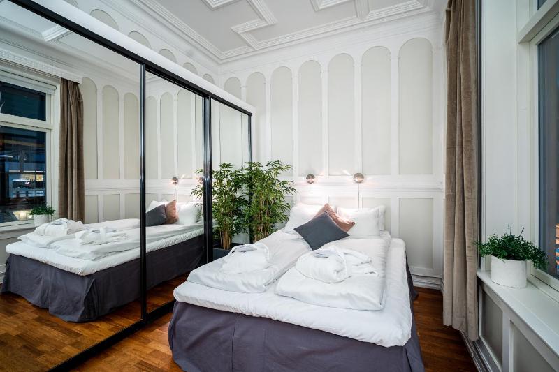 Two-Bedroom Deluxe Apartment with Ocean View image 3
