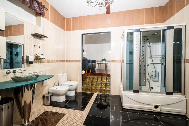 Two-Bedroom Deluxe Apartment with Ocean View image 4