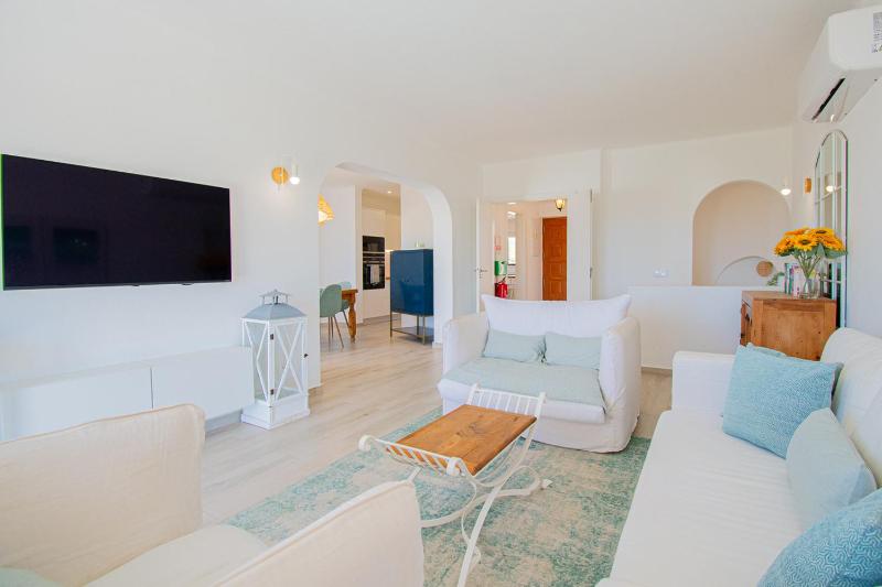 Casa Mel - Stylish 3-Bed Townhouse with Pool - image 40