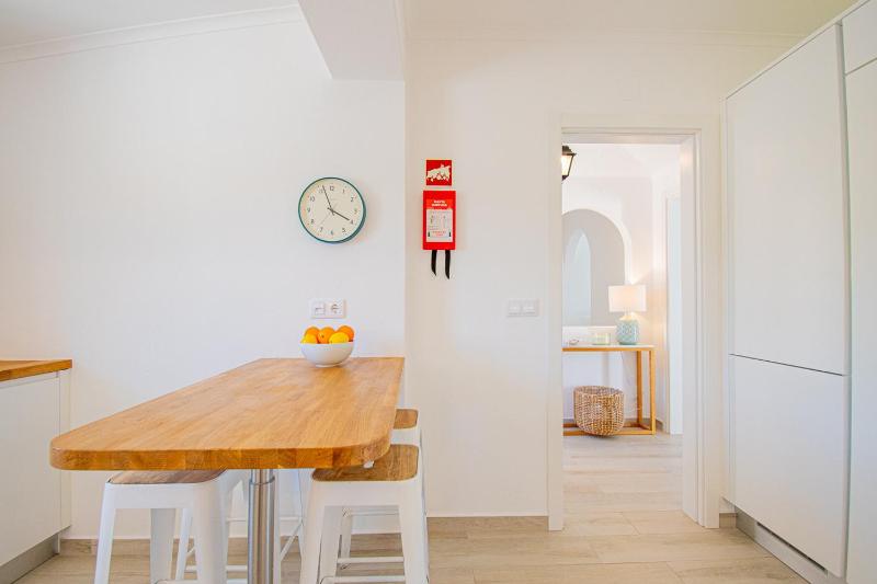 Casa Mel - Stylish 3-Bed Townhouse with Pool - image 9
