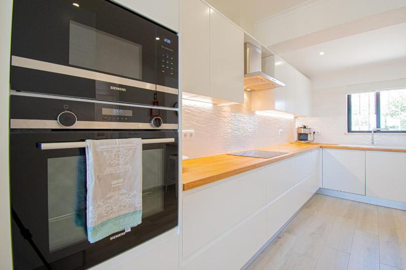 Casa Mel - Stylish 3-Bed Townhouse with Pool - image 28