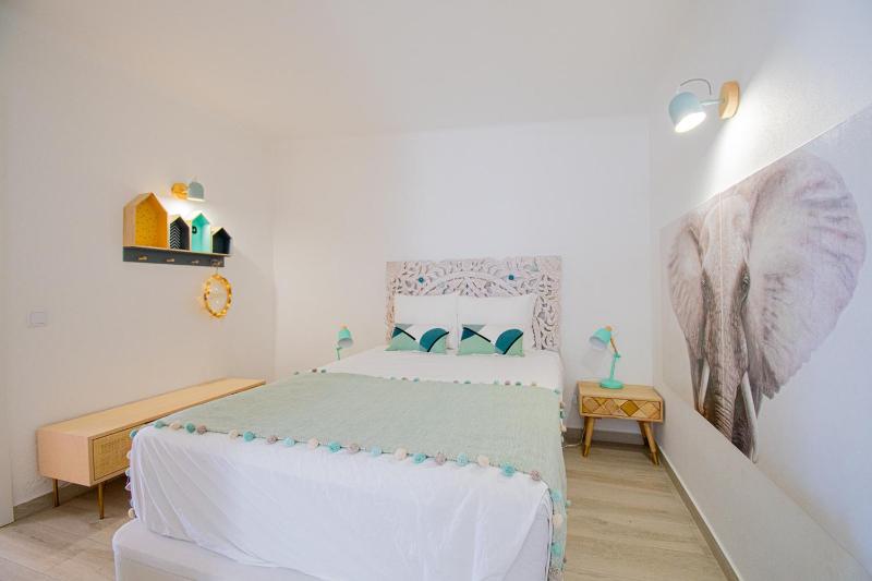 Casa Mel - Stylish 3-Bed Townhouse with Pool - image 18