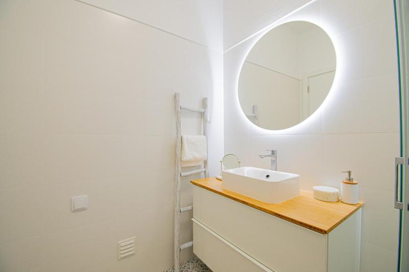 Casa Mel - Stylish 3-Bed Townhouse with Pool - image 49