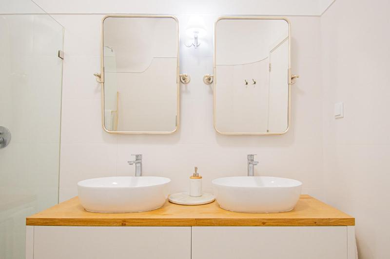 Casa Mel - Stylish 3-Bed Townhouse with Pool - image 23