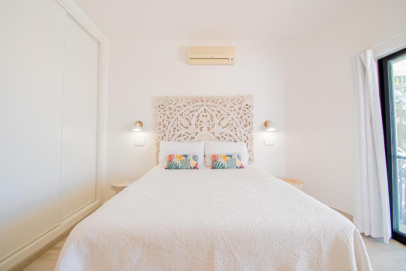 Casa Mel - Stylish 3-Bed Townhouse with Pool - image 42
