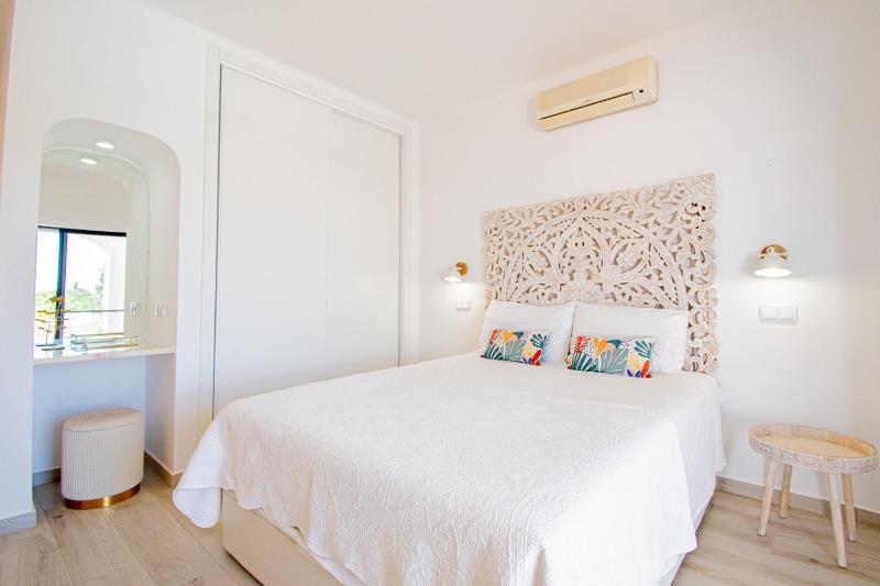Casa Mel - Stylish 3-Bed Townhouse with Pool - image 26