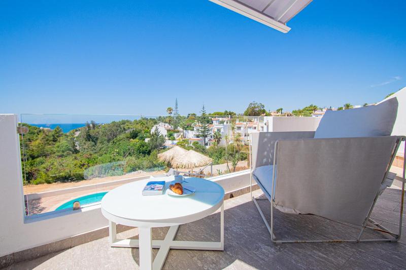 Casa Mel - Stylish 3-Bed Townhouse with Pool - image 13
