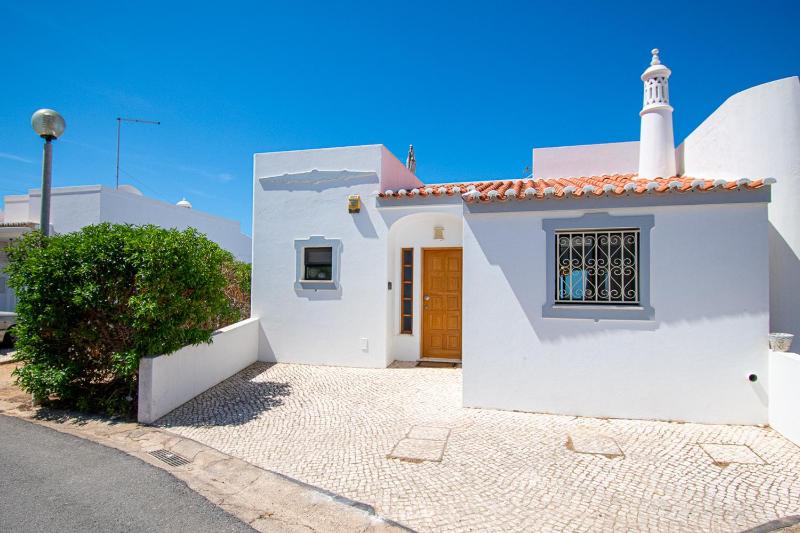 Casa Mel - Stylish 3-Bed Townhouse with Pool - image 35
