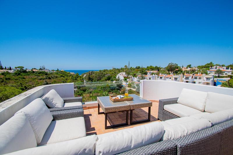 Casa Mel - Stylish 3-Bed Townhouse with Pool - image 12